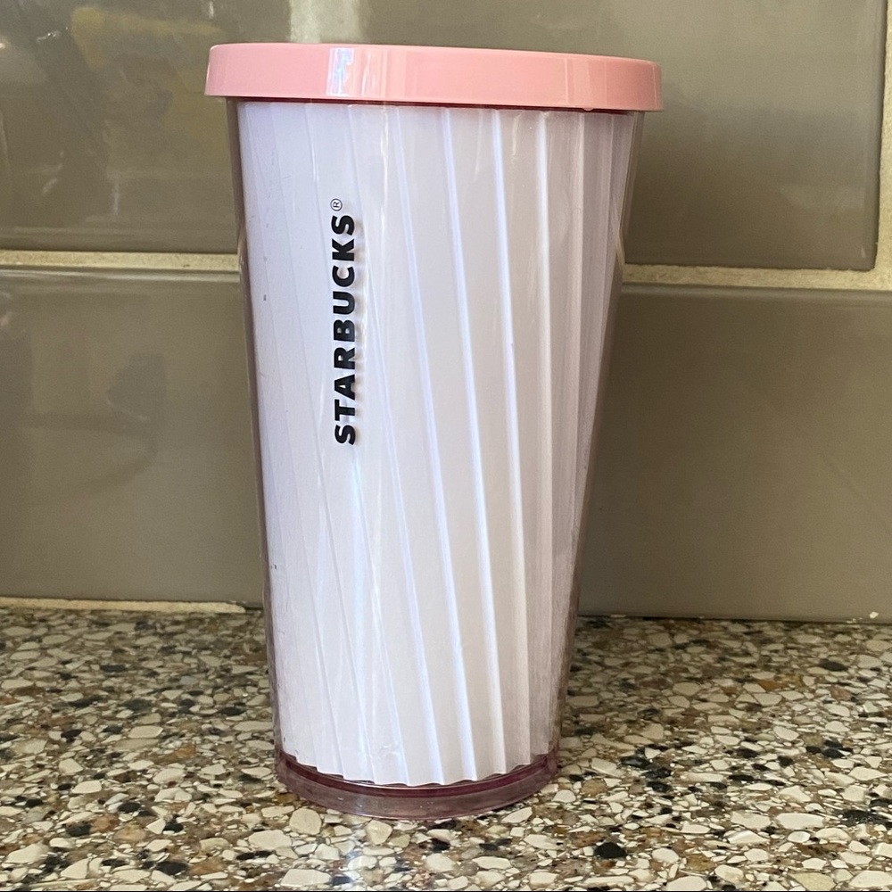 Grande Starbucks cup